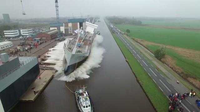 Khoảnh khắc hạ thủy ấn tượng của con tàu nghìn tấn