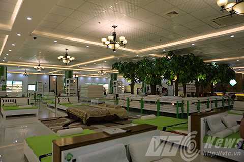 Bên trong showroom chỉ phục vụ người Trung Quốc ở Đà Nẵng có gì?