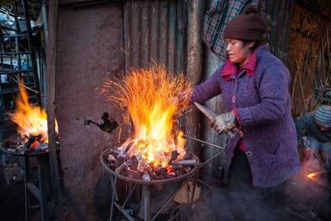 Cuộc sống đặc biệt ở 'mỏ vàng trên trời', nơi vàng ẩn trong băng tuyết