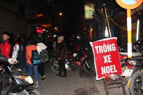 Người Hà Nội đi chơi Noel gửi xe ở đâu để tránh 'chặt chém'?