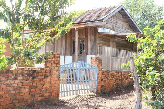 Ôm nợ hàng tỷ đồng, vợ chồng giáo viên 'cao chạy xa bay'