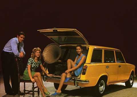 Ngắm quảng cáo xe Lada đẹp hút mắt thập niên 70
