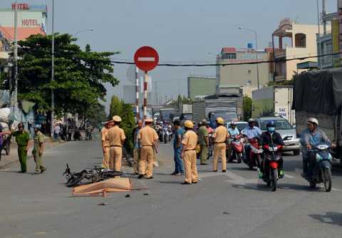 Xe ben mất phanh tông văng 3 xe máy, 1 người chết tại chỗ