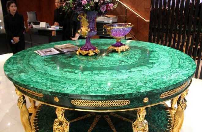 Những bộ bàn ghế độc lạ đắt hơn vàng chỉ đại gia mới dám chơi