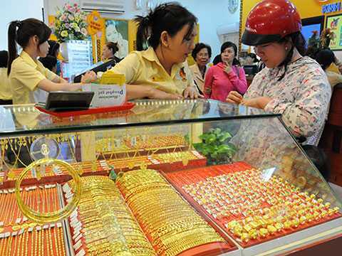 Thị trường vàng ảm đạm, giá USD ngừng ‘lao dốc’