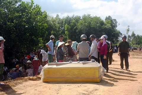 Bắt tạm giam cán bộ ăn chặn tiền đền bù của dân