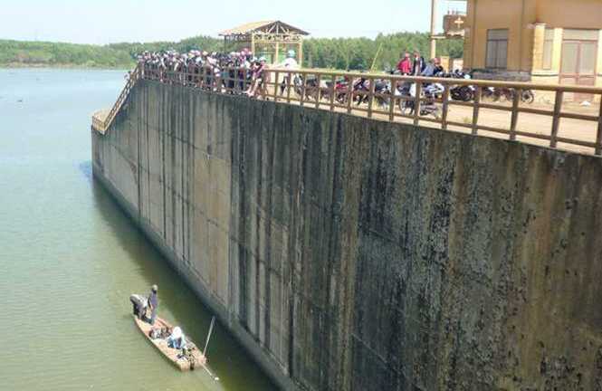 Áp lực từ kỳ vọng của bố mẹ, nữ sinh tự tử để lại 5 bức thư tuyệt mệnh