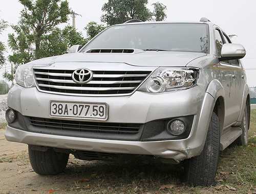 Gây tai nạn bỏ trốn, tài xế rút súng bắn điện đe dọa người dân