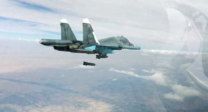 Video: Cận cảnh trang bị tên lửa cho cường kích Su-24 diệt IS