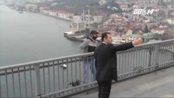 Video: Tổng thống Thổ Nhĩ Kỳ thuyết phục người nhảy cầu tự tử