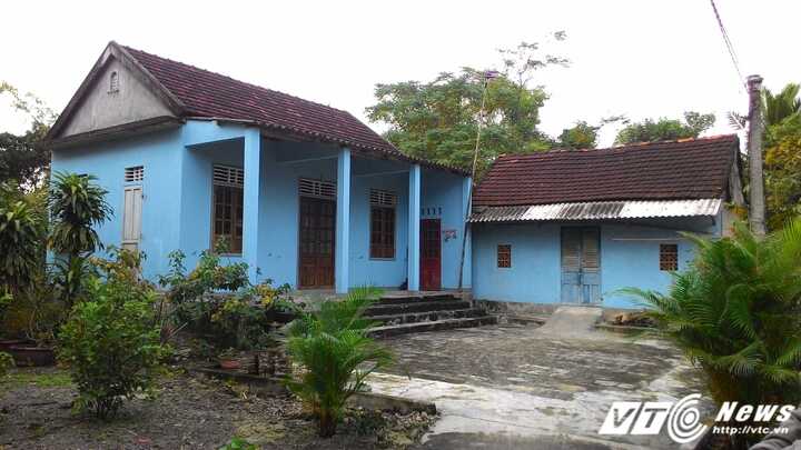 Gia cảnh nghèo khó của nữ giám đốc showroom 'cấm cửa người Việt'