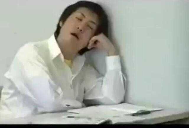 Clip: ‘Cao thủ’ ngủ gật khiến thầy giáo cũng ‘bó tay’