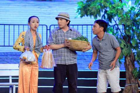 Vì nghèo, Kim Tử Long đi bán hột vịt lộn, Quế Trân bán chuối chiên