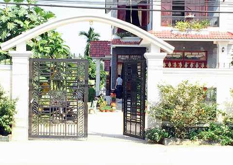 Hiện trường vụ nổ súng tại biệt thự của Bí thư huyện ở Long An