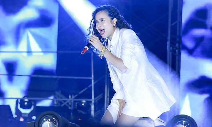 Lưu Hương Giang khoe thân hình nuột nà của 'gái một con'