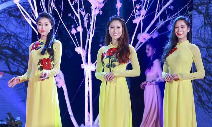 Bộ sưu tập áo dài chào xuân ấn tượng của NTK Anh Thư