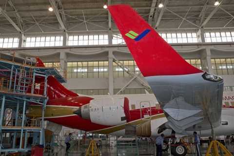 Cận cảnh chiếc máy bay nội địa đầu tiên của Trung Quốc