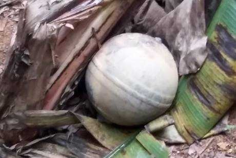 Video: Cận cảnh vật thể lạ rơi xuống Yên Bái sau tiếng nổ như sấm rền