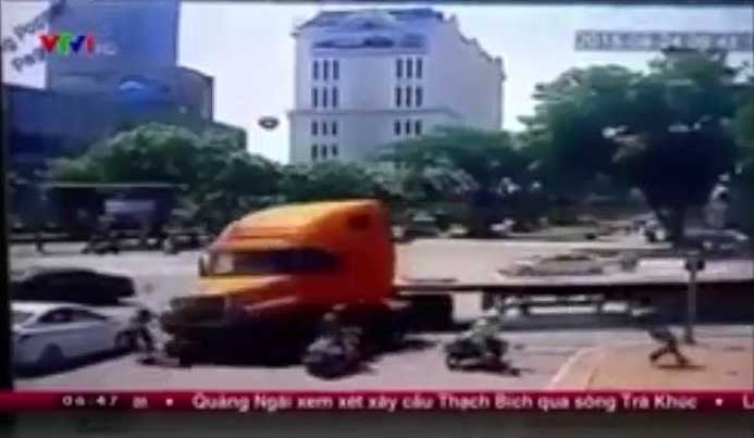 4 clip tai nạn giao thông ám ảnh nhất năm 2015