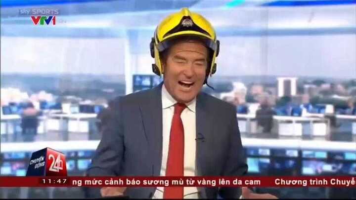 Phát sốt với phản ứng của MC khi bị vợ nhắc về ăn cơm trên chương trình trực tiếp