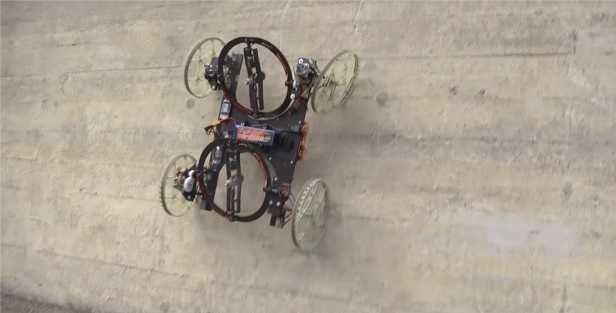 Khám phá loại robot độc đáo có khả năng bò trên tường thẳng đứng