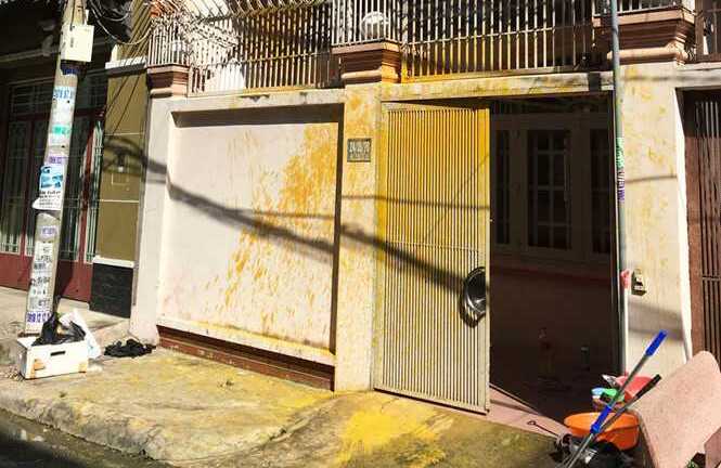 3 tháng, 5 lần bị côn đồ tạt sơn trộn mắm tôm