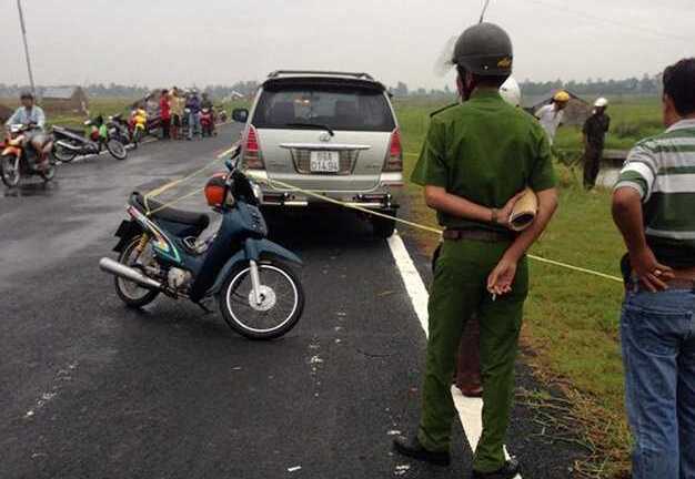 Khởi tố cán bộ quản lý thị trường xiết cổ tài xế, nghi cướp ô tô