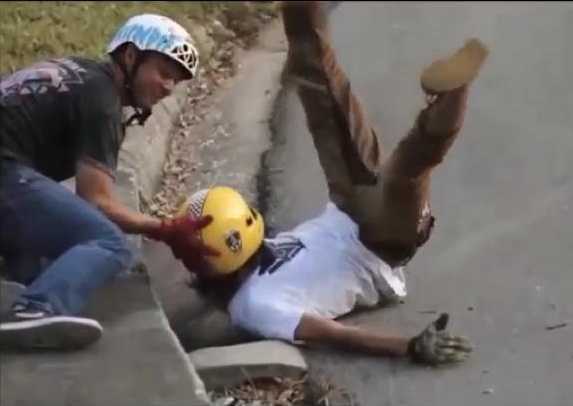 Đau tim với những pha đánh lừa 'thần chết' ngoạn mục