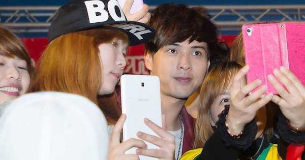 Hồ Quang Hiếu bị fan vây kín sau scandal 'qua đêm' với Bảo Anh