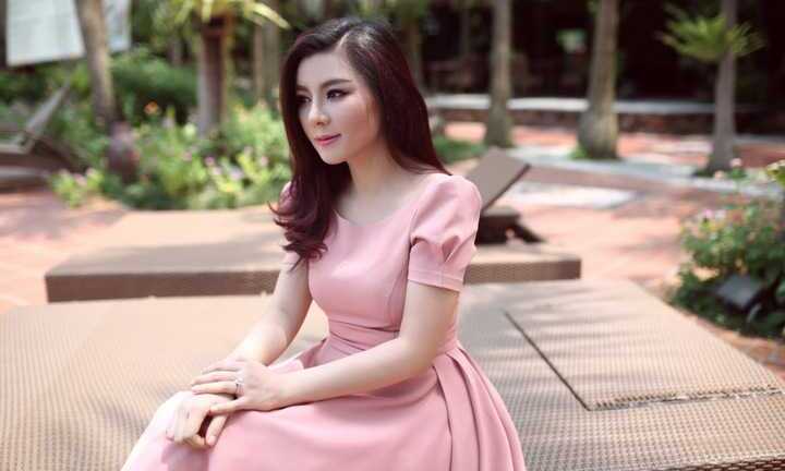 Bùi Lê Mận tái xuất với hình ảnh ngọt đằm