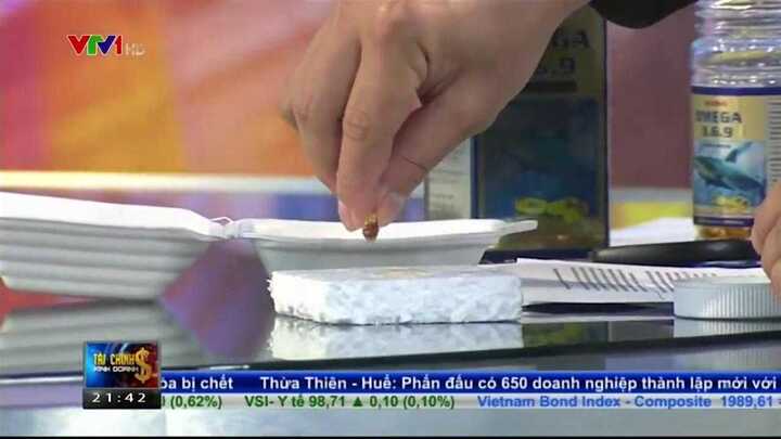 Clip: Tận thấy dầu cá Omega 3 nhái xuyên thủng miếng xốp trên sóng truyền hình