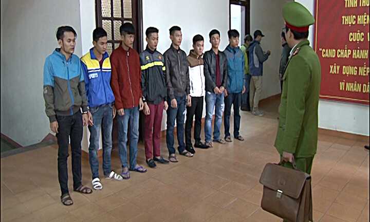 Nhóm côn đồ chém nhau như phim lúc nửa đêm