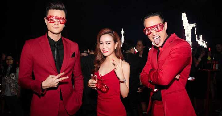 Kim Lý, Hoàng Thuỳ Linh phấn khích vì vẻ gợi cảm của Tóc Tiên