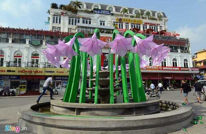 Đài hoa lạ gây sốc với người dân Hà Nội vừa lắp vài ngày đã phải tháo dỡ