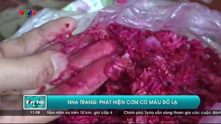 Clip: Cơm có màu đỏ lạ, để một tuần không thiu rữa gây hoang mang