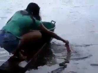 Clip: Há hốc mồm với cách câu cá ở ‘nước người ta’