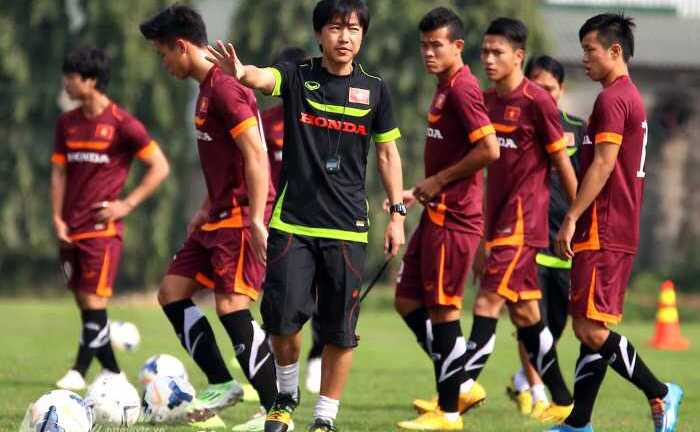 Bằng chứng HLV Miura nói không với 'đá đẹp'