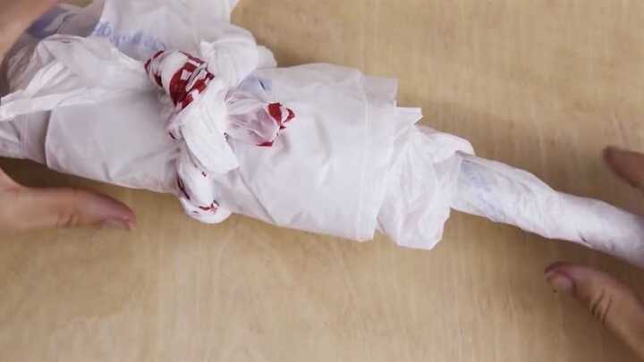 Mẹo xếp túi nilon dễ dàng và tiện dụng