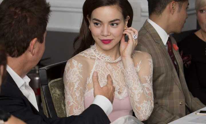 David Beckham gửi lời mời Hà Hồ, Tóc Tiên dự tiệc