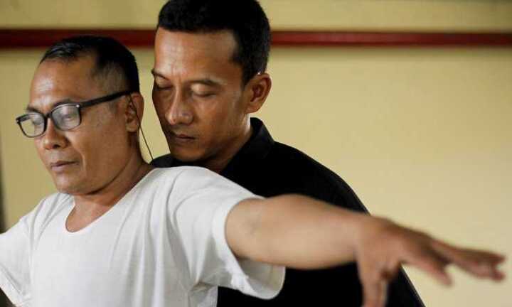 Hôi nách không được hành nghề, lái xe lo sốt vó