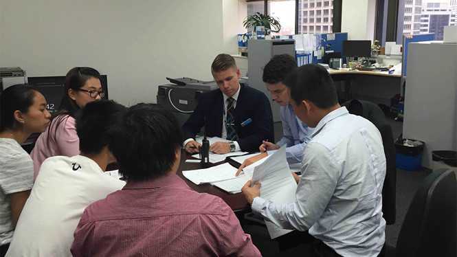 Bắt kẻ bán vé máy bay giả cho hàng trăm du học sinh Úc