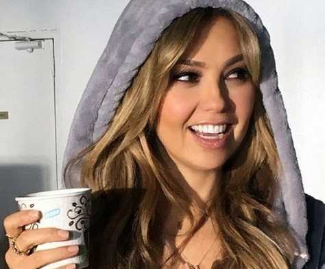 Nữ ca sỹ 44 tuổi vẫn đẹp như 20 nhờ... 'thăng hoa' 50 lần mỗi đêm