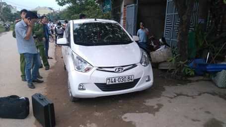 Giật cửa ô tô, cướp túi chứa hàng trăm triệu đồng