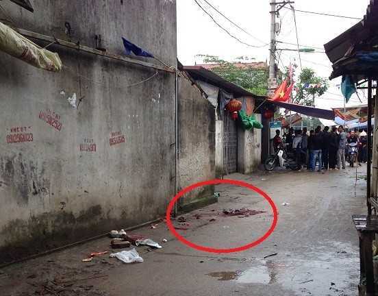 Con trai cầm dao truy sát bố đẻ và mẹ kế trong đêm