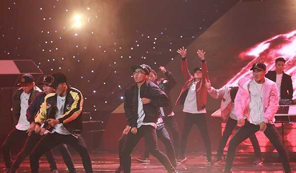 Soobin Hoàng Sơn hút khán giả với bữa tiệc ở quán bar