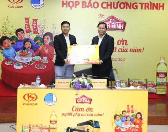 Hơn 1.600 vé xe miễn phí cho nữ thanh niên công nhân về ăn Tết