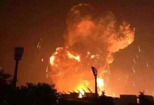 Clip: Nổ xưởng pháo hoa Trung Quốc