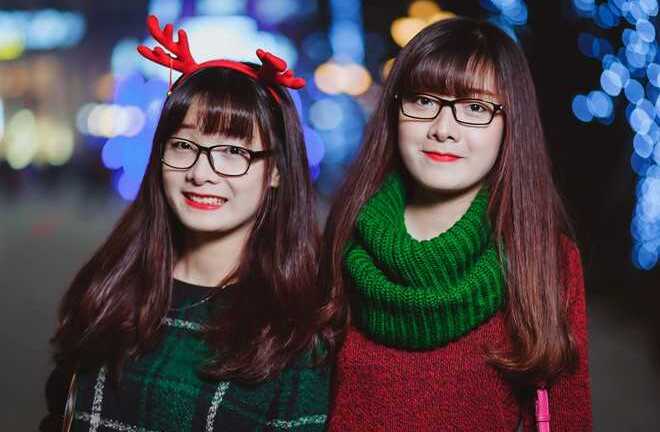 Hai chị em song sinh xứ Nghệ xinh đẹp, đa tài