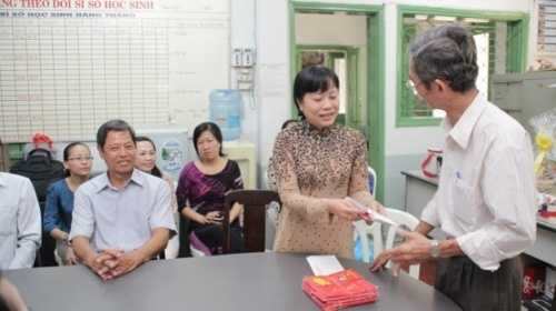 Thưởng Tết giáo viên: Nơi chỉ tờ lịch, nơi hơn 20 triệu đồng