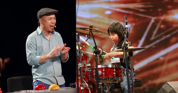 Huy Tuấn chờ 4 mùa Got Talent để lần đầu tiên bấm nút vàng cho tiết mục này